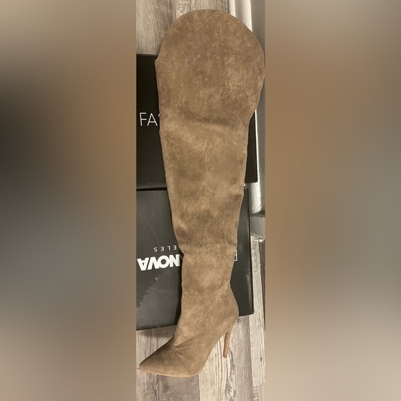 Chic Suede Over-the-Knee Boots - Picture 3 of 3
